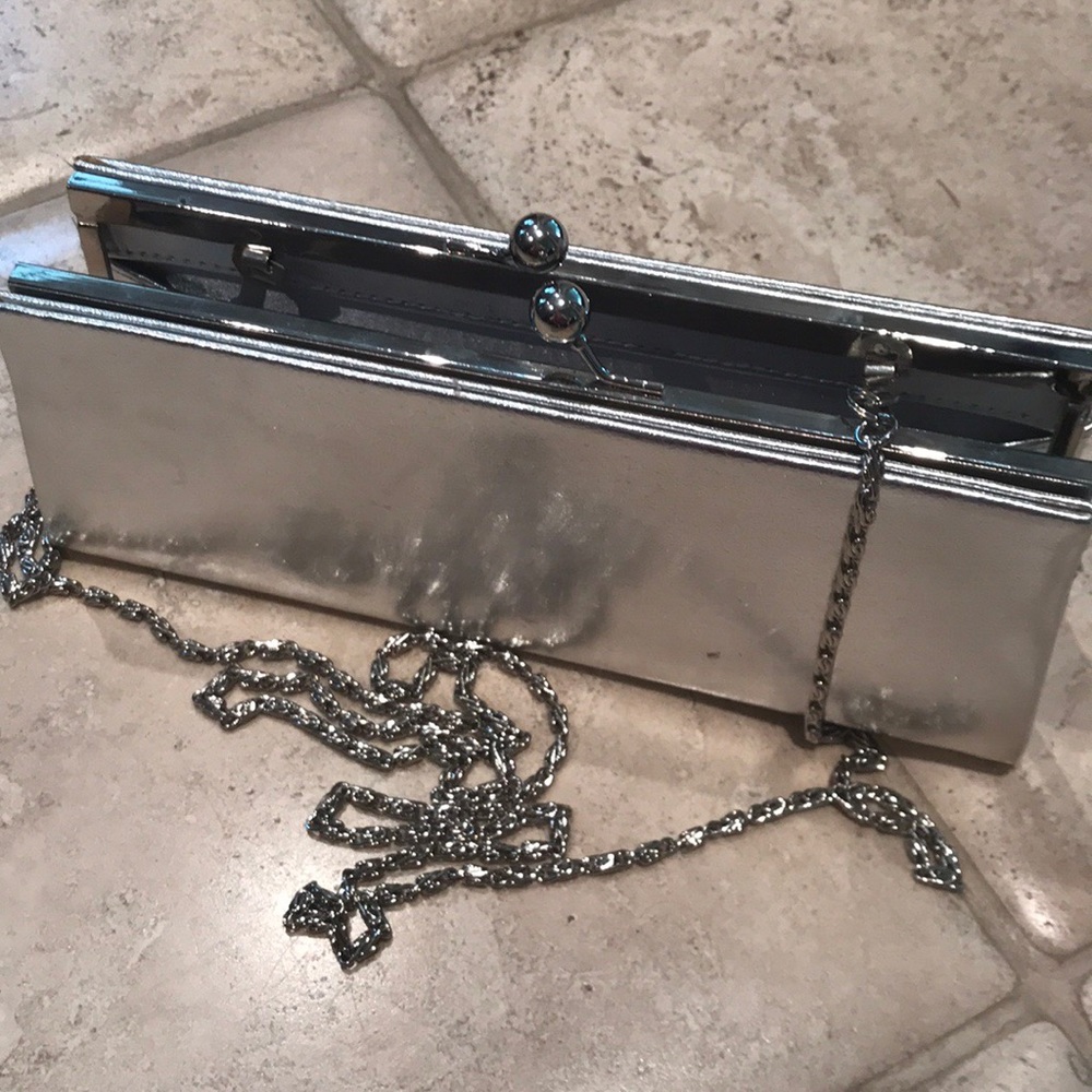Evening silver clutch with shoulder chain
